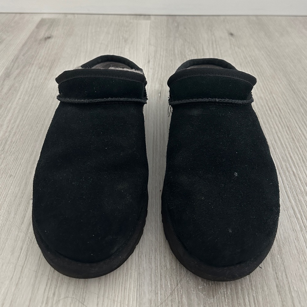 Black Ugg slippers siz 7